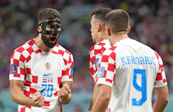 Hrvaška nogometna reprezentanca se je kot prva uvrstila v polfinale svetovnega prvenstva v Katarju.