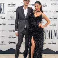 Prireditev sta povezovala Ajda Mlakar in Lovro Prešiček. 