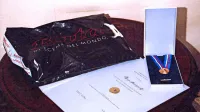 Odlikovanja so se po 30 letih vrnila k lastnikom, vrečka pa bi lahko 
postala  muzejski eksponat.