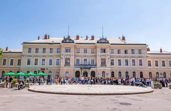 Ta konec tedna v okviru EPK turistični avtobus po obeh Goricah