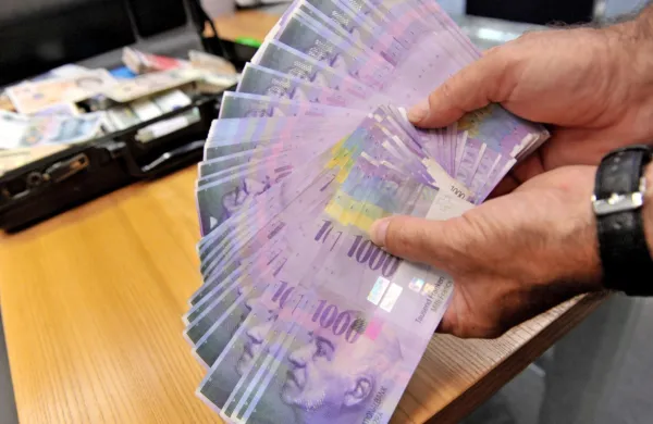 Ustavno sodi&scaron;če razveljavilo zakon o ureditvi problematike posojil v &scaron;vicarskih frankih