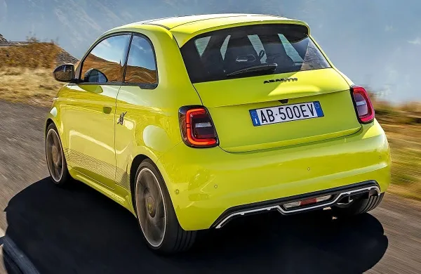 Novinca poganja električni motor s 113 kilovati moči.