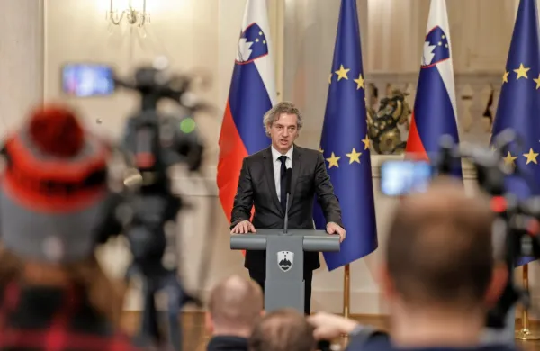 Premier Robert Golob pričakuje, da bo pritisk na cene energentov 
za podjetja omilila kapica na cene plina, ki naj bi jo sprejeli ministri 
EU.