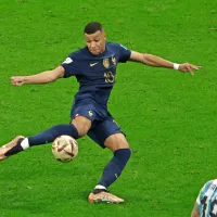 Kylian Mbappe (z žogo) je  v finalu zabil tri gole, a niso zadostovali 
za  ubranitev naslova Francije.