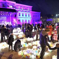 &Scaron;olarji z obeh strani meje zgradili pravljično somestje