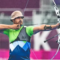 Pred novim olimpijskim izzivom Dejan Fabčič pili lokostrelsko 
tehniko. 