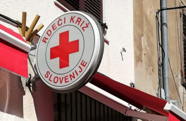 Proti Pirc Musarjevi vložena kazenska ovadba zaradi ravnanj na čelu rdečega križa