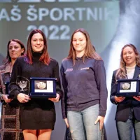 Najboljša primorska športnica Andreja Slokar (v ospredju levo). 