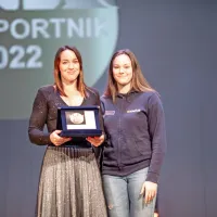 Kajakašica na mirnih vodah Anja Osterman (levo). 