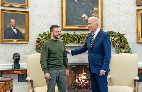 Ukrajinski predsednik Volodimir Zelenski in ameriški predsednik 
Joe Biden
