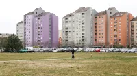 Sredi marca zvečer je v enem od stanovanj v Ulici Gradnikove 
brigade Valentina T. nasilnega partnerja z nožem zabodla v 
trebuh.