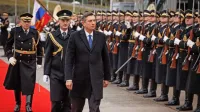  Kot vrhovni poveljnik obrambnih sil se je včeraj Borut Pahor 
poslovil tudi od Slovenske vojske. 