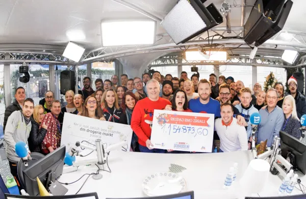 Ekipa Radia 1 je s pomočjo dm-a in svojih zvestih poslušalcev letos 
v dobrodelnem maratonu zbrala rekorden znesek.