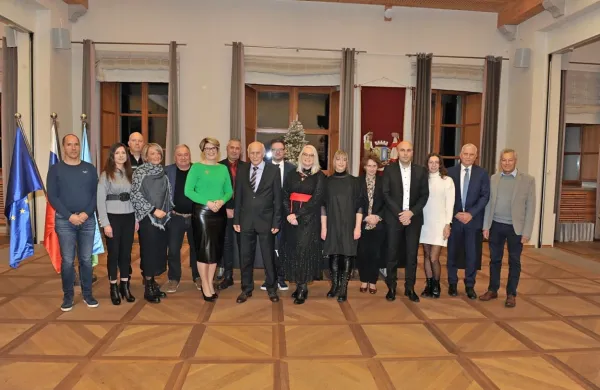 Svetniki v Brdih začenjajo mandat, župan Mužič je za podžupane 
imenoval Gorana Simčiča, Tejo Jelina in Jurija Špacala.