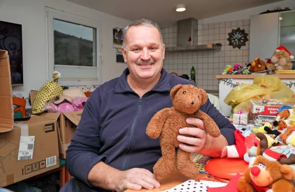 Družabni prostor Opatičevih se vsak september   spremeni v Božičkovo delavnico.