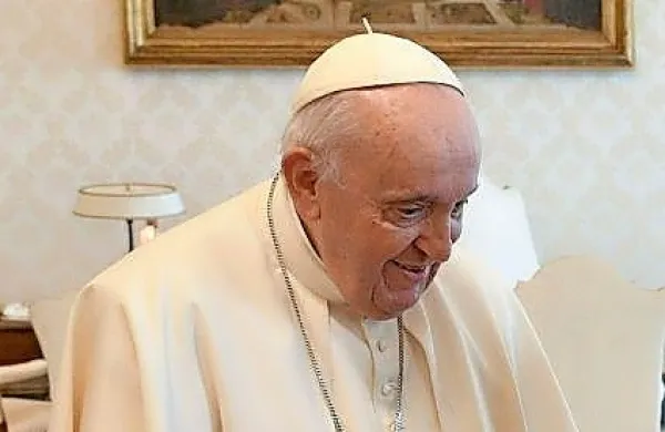 V soboto zvečer je papež Frančišek med zgodnjo polnočnico pred 
božičem že obsodil pohlep, katerega glavne žrtve so po njegovih 
besedah šibki in revni. 