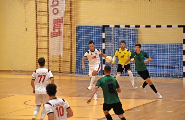 David Lah (levo ob žogi v zraku) je bil režiser kobariškega 
preobrata za zmago proti Siliku. 