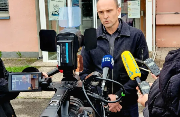 Koprski policisti prosijo vse, ki bi o nočnih eksplozijah vedeli kaj 
konkretnega, da to sporočijo na 113 ali na anonimni telefon 080 
1200.
