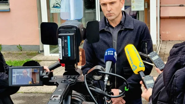 Koprski policisti prosijo vse, ki bi o nočnih eksplozijah vedeli kaj 
konkretnega, da to sporočijo na 113 ali na anonimni telefon 080 
1200.
