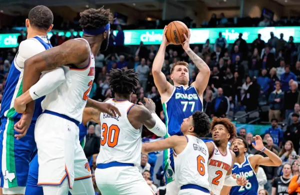 Luka Dončić je  ob zmagi proti New York Knicks prvič v karieri v  ligi 
NBA presegel mejo 60 točk, ob tem vpisal še zgodovinski trojni 
dvojček.