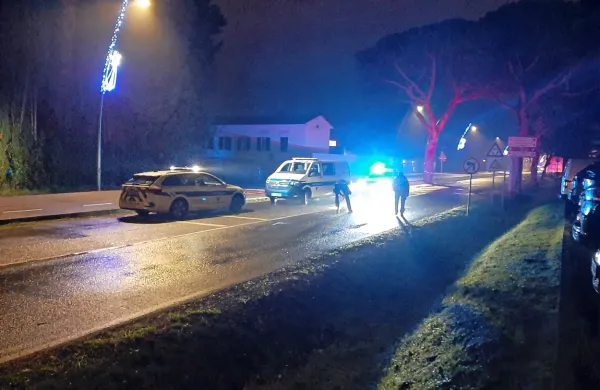 Včeraj, okoli 21. ure, je neznani voznik avtomobila na Prešernovi 
cesti v Izoli na prehodu za pešce trčil v 70-letnega moškega in 
odpeljal dalje. 