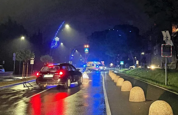 Starejšega  domačina  so  reševalci  odpeljali  v  izolsko  bolnišnico,  
kjer  so  ugotovili, da  je  utrpel  hujše poškodbe.  