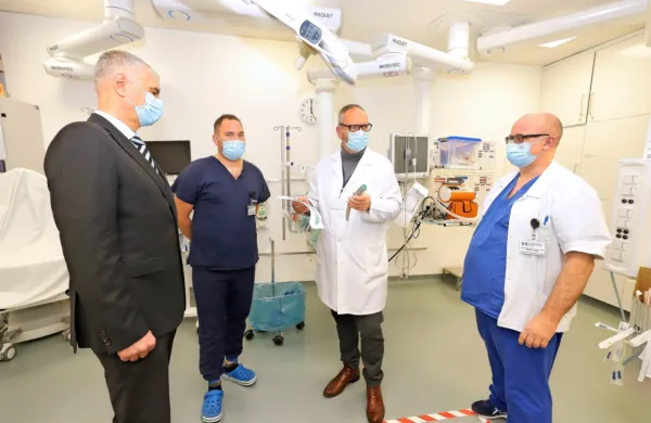 S pomočjo donacije SENG so v urgentnem centru šempetrske 
bolnišnice  prišli do naprave, ki  rešuje življenja.