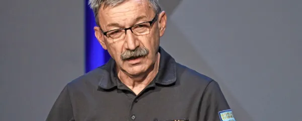 Srečko Šestan. poveljnik Civilne zaščite: “Ponosen sem na naš 
sistem prostovoljstva.  Vsi v Evropi nam ga zavidajo. Tako široke 
baze prostovoljcev, kot jo imamo mi, nima nihče. To je tudi 
najcenejši sistem.”

