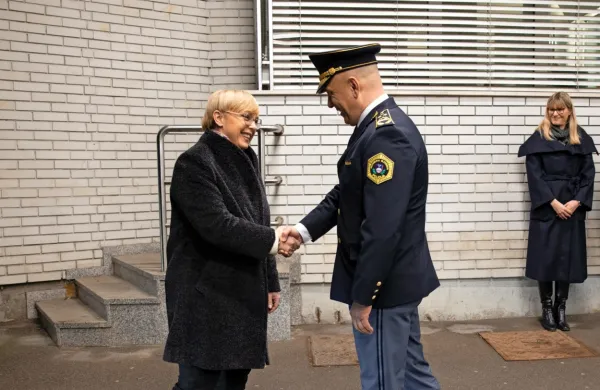 Predsednica republike na silvestrski večer obiskala dežurne policiste in gasilce v Ljubljani