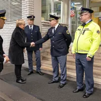 Predsednica republike na silvestrski večer obiskala dežurne policiste in gasilce v Ljubljani