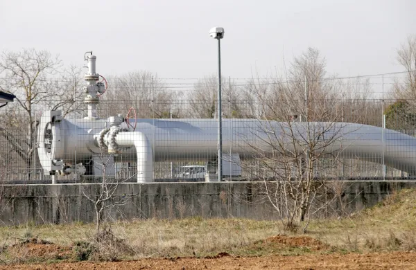 Milo zimsko vreme in bogato napolnjena skladišča plina znižujejo 
cene tega energenta v Evropi.