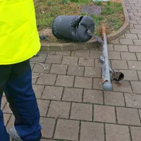 Vandali s petardami raznesli tudi betonske &ldquo;panetone&rdquo;
