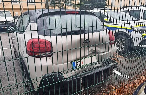 V citroen C3 je drogiran Srb stlačil šest tujcev.