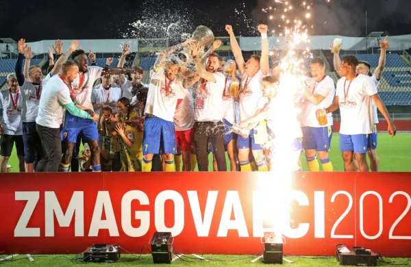 Tako so se na zelenici celjskega stadiona 11. maja svojega četrtega pokalnega naslova veselili nogometaši Kopra, ki so v finalu premagali Bravo  
s  3:1. Za pokalni naslov sta zadela Andrej Kotnik in dvakrat Lamin Colley.