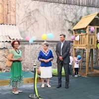 Kulturni dom v Slavini je od maja novi začasni dom skupine otrok in zaposlenih iz danes porušene ukrajinske sirotišnice v Severnodonecku. 
Zasluga za to gre humanitarni akciji, ki sta jo zagnali Zveza prijateljev mladine Ljubljana-Moste-Polje in Pop TV ob sodelovanju Urada Vlade RS 
za oskrbo in integracijo migrantov s pristojnimi ukrajinskimi organi in veleposlaništvom ter civilne zaščite, Občine Postojna, Krajevne skupnosti 
Slavina in Srednje gozdarske in lesarske šole Postojna. Vse, ki so vključeni v pomoč sirotam, je sicer močno prizadela anonimna prijava o 
domnevnem nasilnem ravnanju ukrajinskega osebja  z otroki, a je tudi kriminalistična preiskava pokazala, da je bila neutemeljena.



