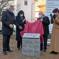  V bistriški vodarni so januarja župani in županji vseh treh v projekt vpetih občin in takratni gospodarski 
minister Zdravko Počivalšek simbolično položili temeljni kamen za začetek gradnje povezovalnega 
vodovoda Ilirska Bistrica-Rodik. Gre za največjo naložbo v zgodovini vseh treh občin, Ilirska Bistrica, Divača 
in Hrpelje-Kozina, ki bo prinesla kakovostno pitno vodo 10.000 prebivalcem.  