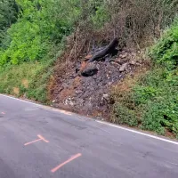 Sredi maja je na  cesti med Plavami in Novo Gorico ugasnilo 
življenje slovenskega motorista,  vanj je  z  avtom  trčil  voznik,  ki je  
nepravilno  prehiteval.  