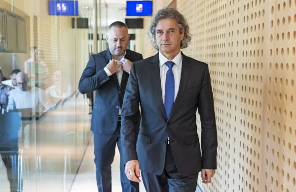 Premier Golob je po ocenah uredništva Reporterja  najbolj vpliven 
Slovenec;  v ozadju minister za zdravje Danijel Bešič Loredan, ki je 
zasedel sedmo mesto.