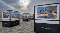 Na platoju pred vhodom v Park vojaške zgodovine v Pivki bo vse 
do septembra na ogled fotografska razstava, posvečena požaru na 
Krasu. 