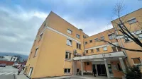 Tudi v vodstvu ajdovskega zdravstvenega doma  opozarjajo, da so 
razmere daleč od idealnih, vsak dan prinese nov izziv.   