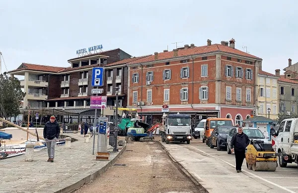 Obnovili del kanalizacije na Velikem trgu