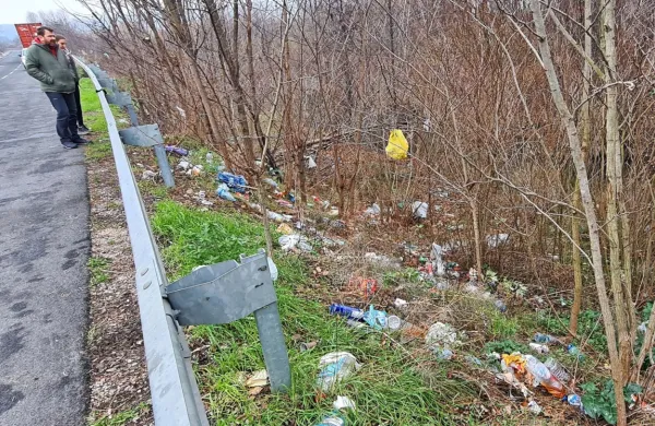 Količina nemarno odloženih odpadkov in smeti v obrtni coni Srmin se je v zadnjem obdobju bistveno povečala.
