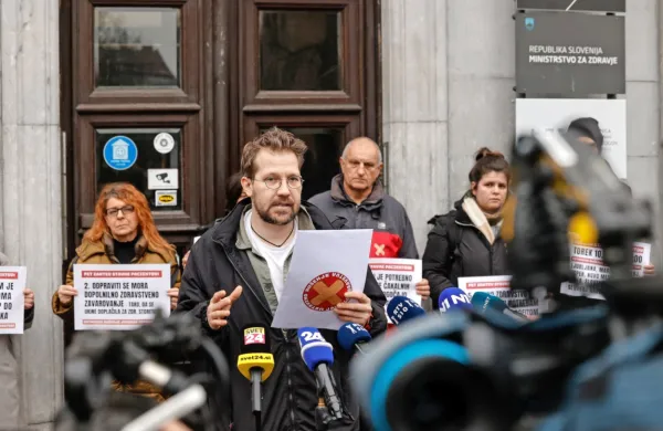 V iniciativi Glas ljudstva so pred torkovo stavko pacientov 
poslancem koalicije predali stavkovne zahteve.