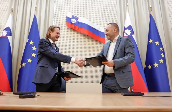 Zdravniški sindikat Fides in Ministrstvo za zdravje sta danes 
parafirala stavkovni sporazum. 