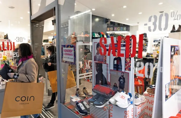 Večinoma so artikli znižani med 30 in 50 odstotki, 70 odstotkov 
popusta je  na voljo le v peščici trgovin.