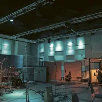 V začetku oktobra so namreč fantje obiskali kultni EastWest 
Studios v Los Angelesu, kjer so posneli  posebno koncertno 
različico štirih iz nabora pesmi, ki tvorijo njihov prvi album 
imago.