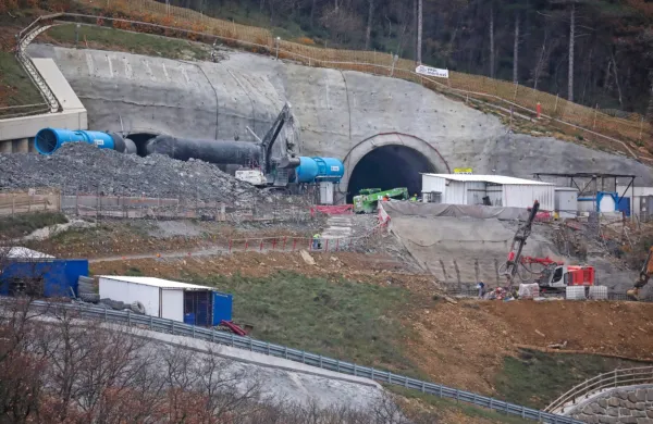 Drugi tir bodo gradili pol leta dlje. V primerjavi z zadnjo oceno se 
je projekt podražil za 9,3 odstotka.
