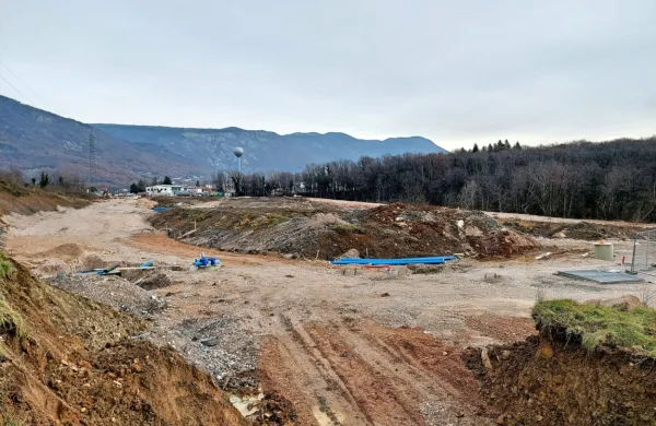 Cono v Kromberku še komunalno urejajo, nared naj bi bila julija. Za zdaj pa ni navala  za nakup zemljišč. 