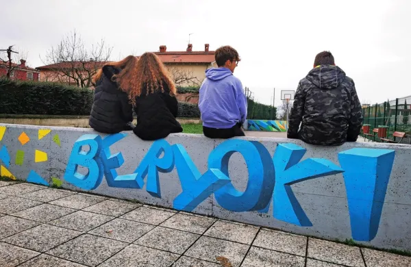 Po prvih dveh poslikavah na notranji strani bertoškega igrišča so 
nedavno končali še tretjo na zunanji.