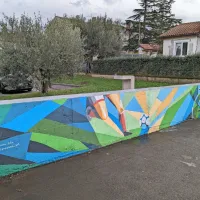 Poslikave  je ustvarilo sedem nadarjenih mladih, ki se likovnih 
veščin v prostem času učijo v likovni šoli Snežana ART.